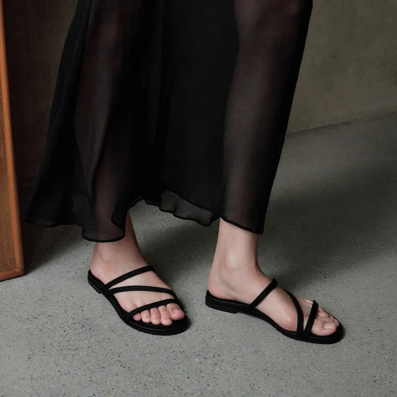 Round-Toe Flip-Flops (Carla)