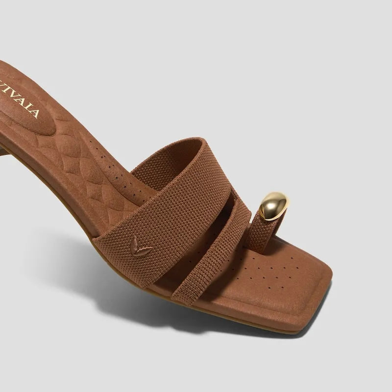 Square-Toe Toe Ring Sandals (Jayna)